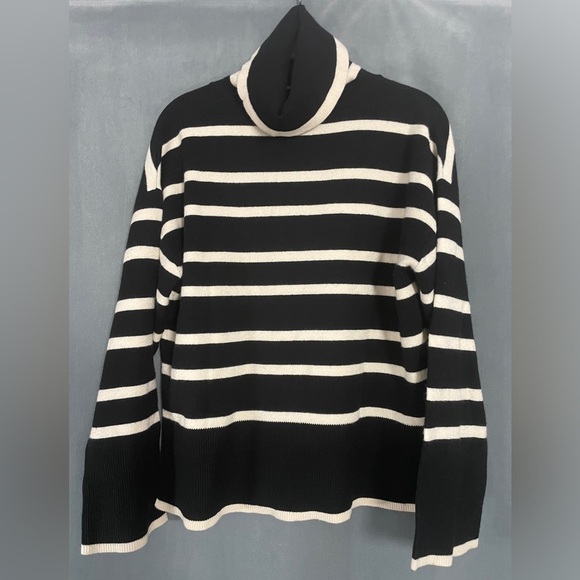 Oversized Turtleneck sweater - Picture 1 of 7